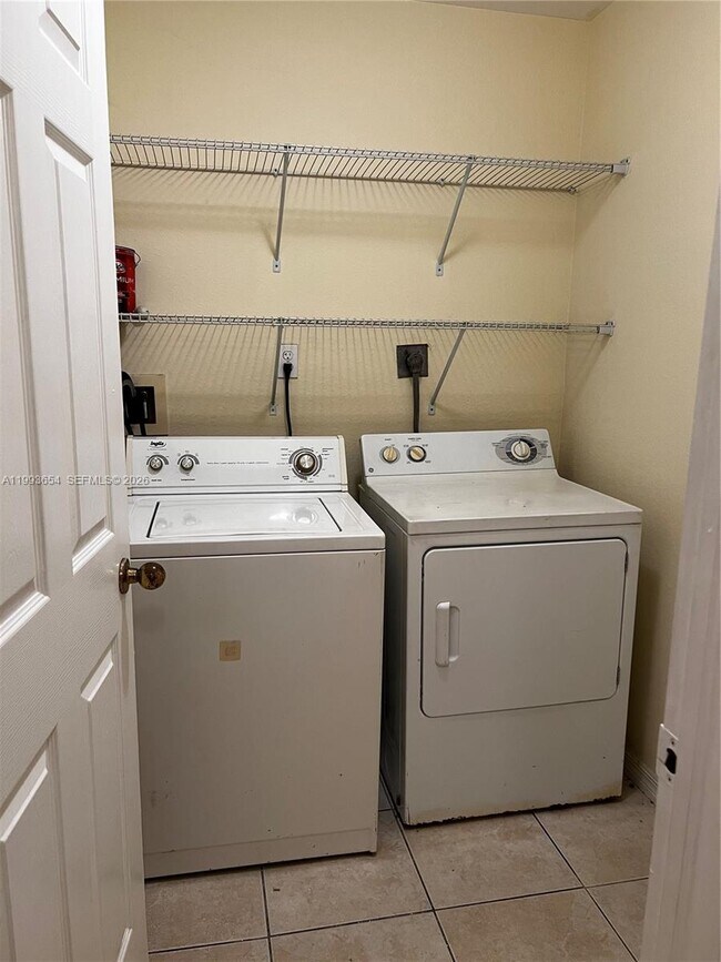 Building Photo - 2822 NW 55th Ave