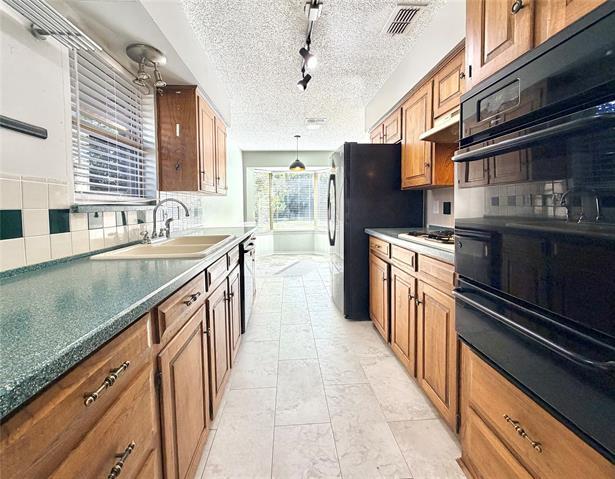 Building Photo - 1821 Broadway St