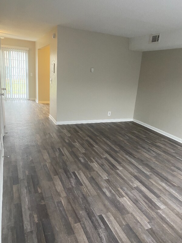 Building Photo - 300 Berkley Dr