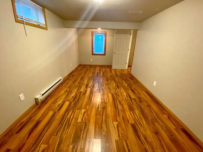 Building Photo - 1418