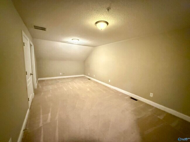 Building Photo - 472 Shamrock Dr