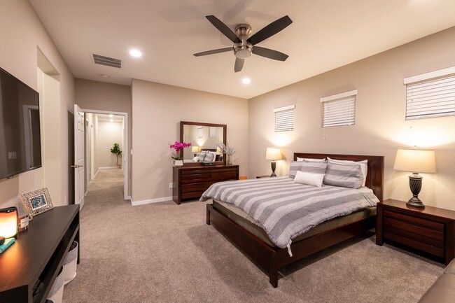 Building Photo - Furnished 3 bedroom house In Summerlin Gat...