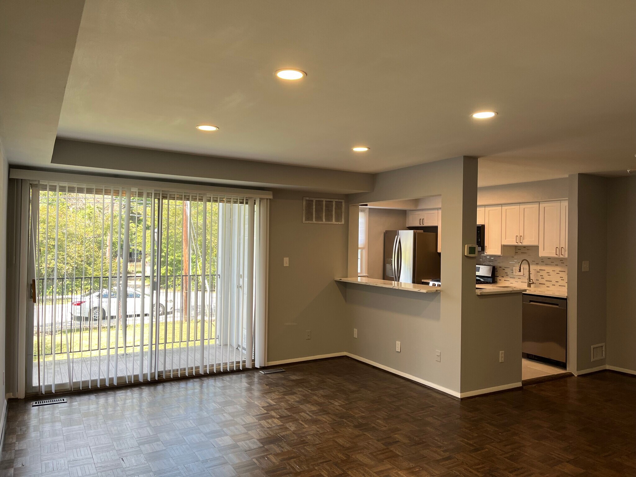 Sliding door to balcony - 317 Homeland Southway