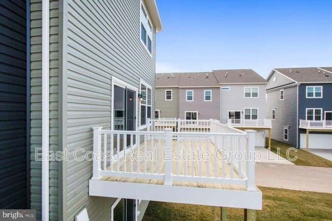 Building Photo - 5123 Ironsides Dr