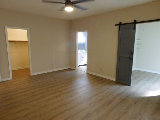 Building Photo - Gorgeous 3 bedroom condo with a 2 car garage! Tons of upgrades*Southwest*Gated community*