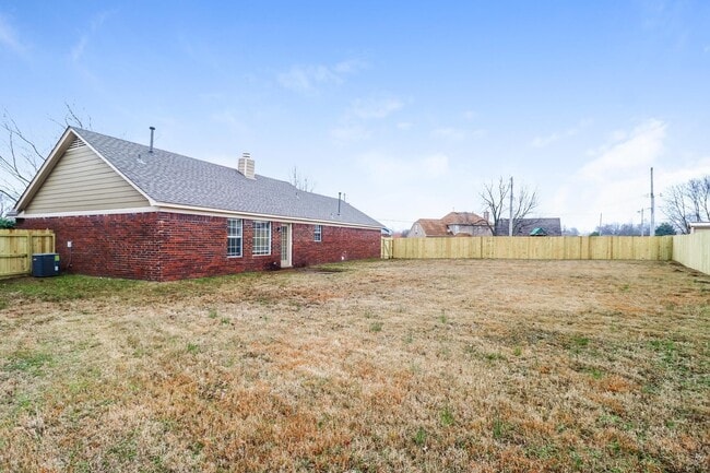 Building Photo - 5536 Terri Lynn Cove