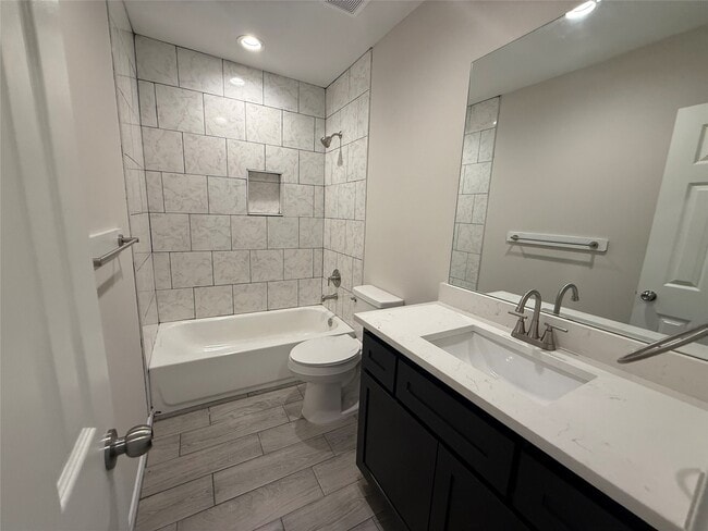 Building Photo - 5530 Hillman St