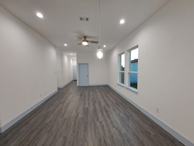 Building Photo - 3235 Noor St