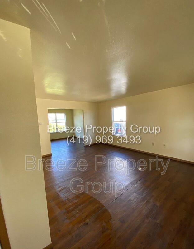 Building Photo - 3045 N Ontario St