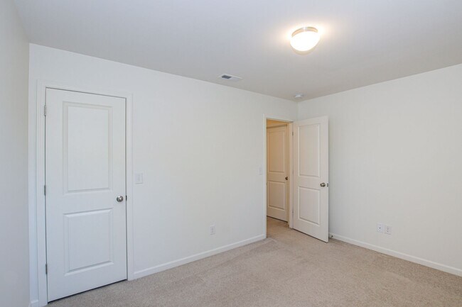 Building Photo - 3BD/2.5 Bath Townhome in Midland Wyntree C...