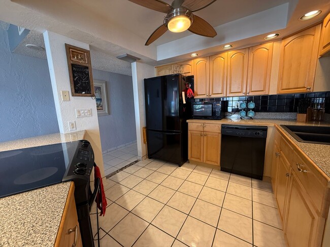 Building Photo - Fully Furnished 2-bedroom, 2-bath residence located in Oceans Five
