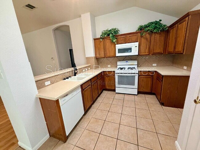 Building Photo - 1517 Hawk Dr