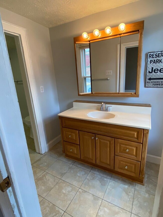 Building Photo - 401 N Augusta St