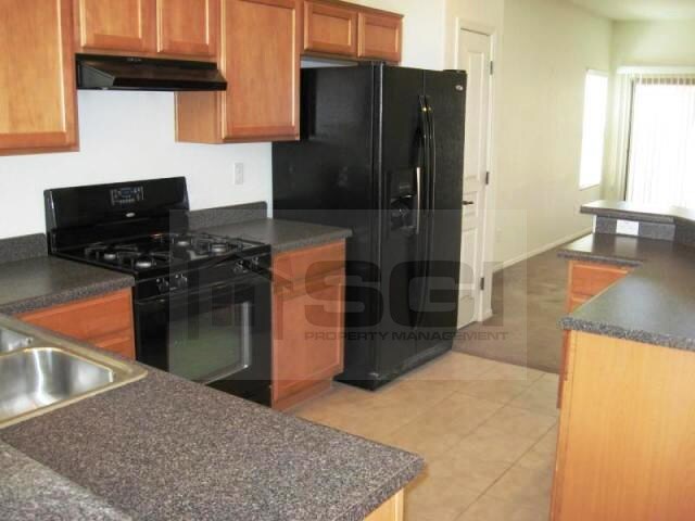 Building Photo - 44572 W Santa Fe Ave