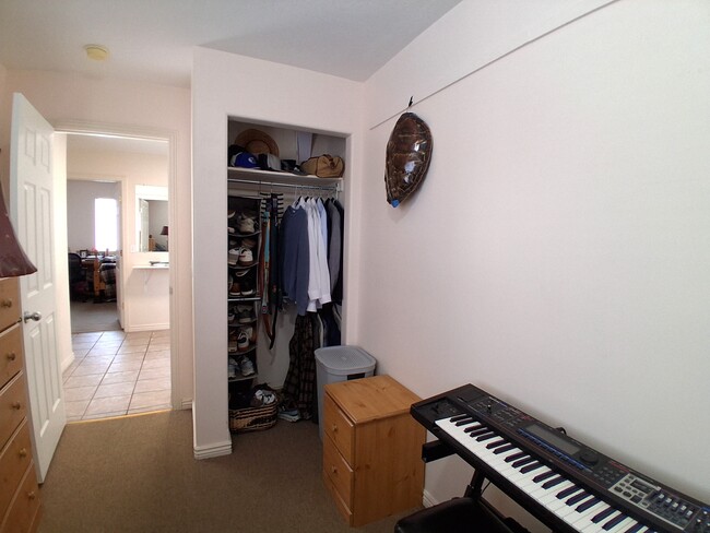 Building Photo - 654 E 700 N