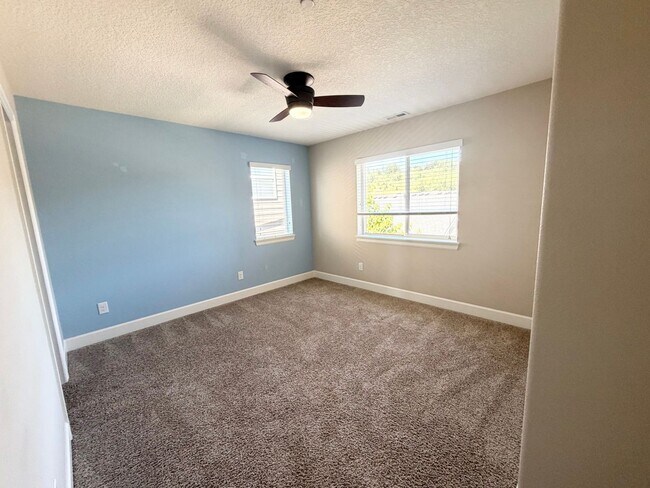 Building Photo - Beautiful 5 Bedroom with Den/Office and Large Bonus Room in Bethany Ridge!!!