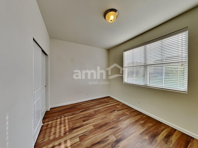 Building Photo - 477 McKinley St