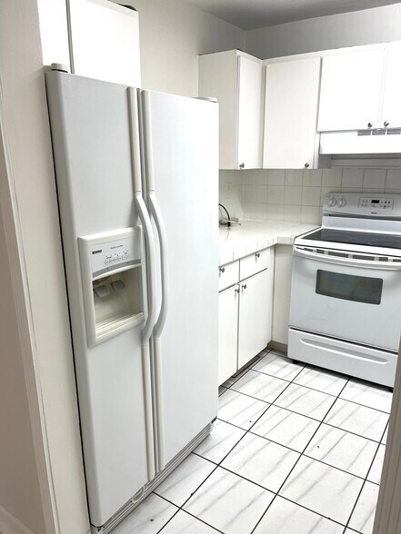 Building Photo - 13700 SW 62nd St