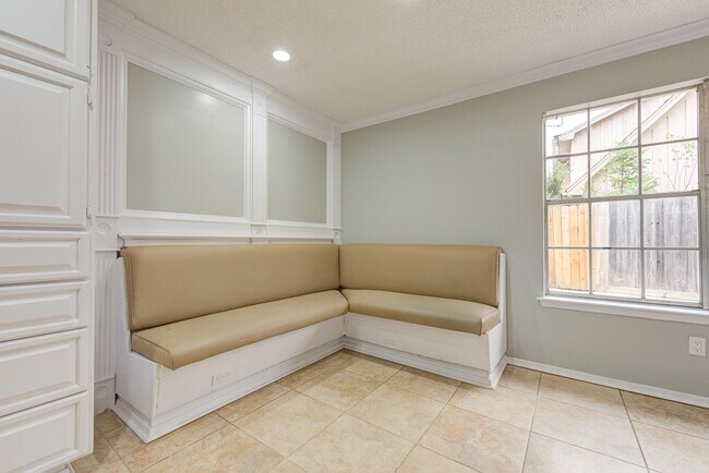 Building Photo - 15118 Chaseridge Dr