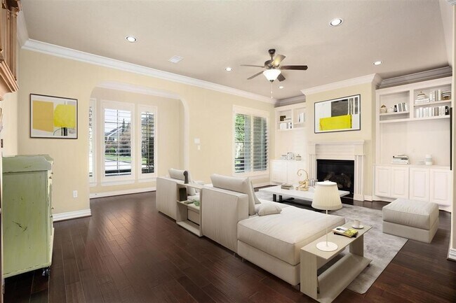 Building Photo - 2050 Palm Forest Ln