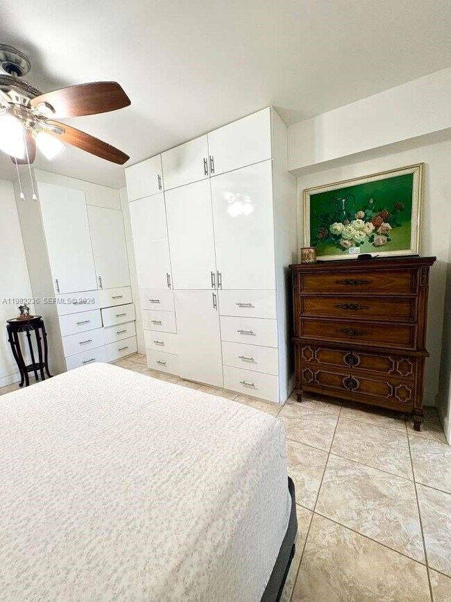 Building Photo - 20500 W Country Club Dr