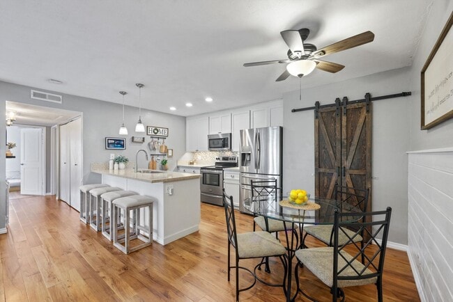 Building Photo - beautifully upgraded 2-bedroom, 1-bath condo in the highly desirable Bench Mark Villas Community