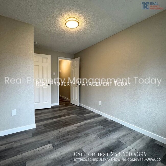 Building Photo - Newly Remodeled Apartment In Olympia!