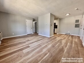 Building Photo - 837 River St