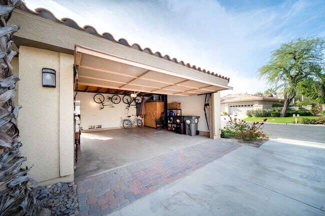 Building Photo - 55430 Laurel Valley