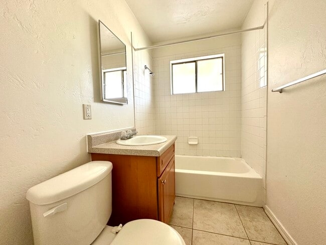 Building Photo - Rare Find 2/1 House IN DESIRED CENTRAL ARE...