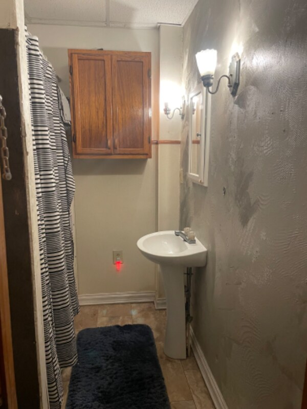 Building Photo - 1102 Van Meter Way