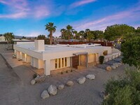 Building Photo - 41750 Hermitage Dr