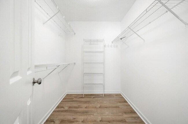 Building Photo - 10895 Glenbarr Dr