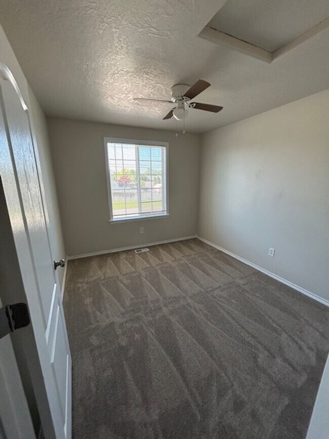 Building Photo - Cute Caldwell Home