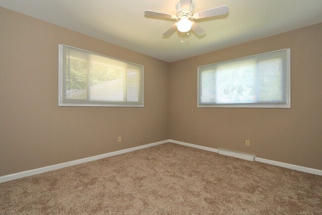 Building Photo - Charming 3 Bedroom 1 Bathroom Home