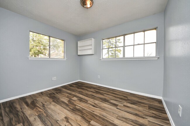 Building Photo - 23927 Verngate Dr