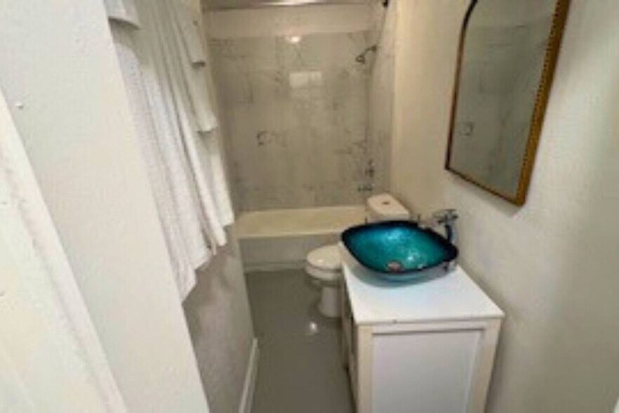 Building Photo - 13433 Topeka St