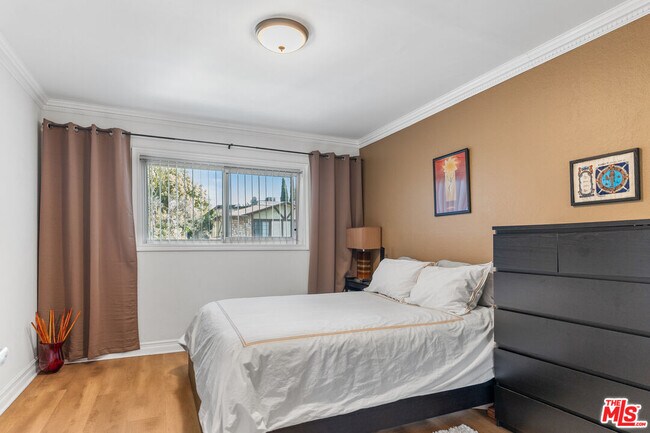 Building Photo - 1351 N Orange Dr