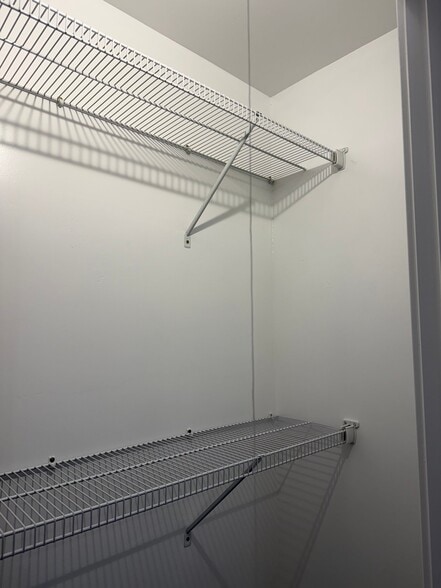 Building Photo - 207 E Monroe St