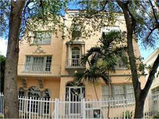Building Photo - South Beach Studio