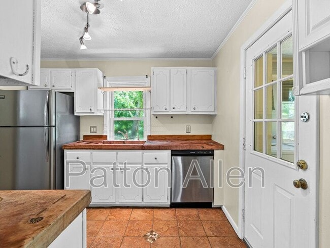 Building Photo - 83 5th Ave