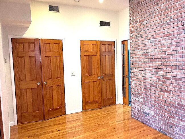 Building Photo - 284 Magnolia Ave