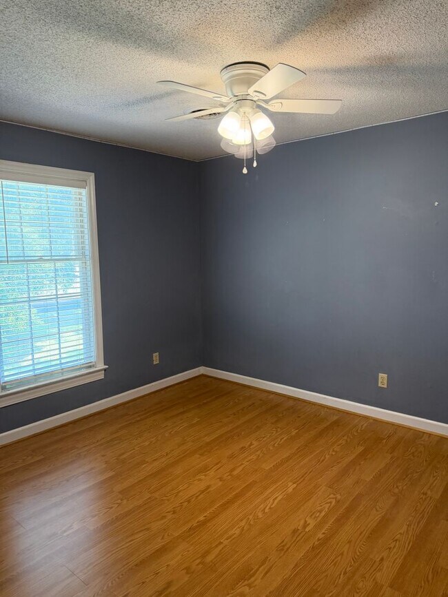 Building Photo - 105 Demille Dr
