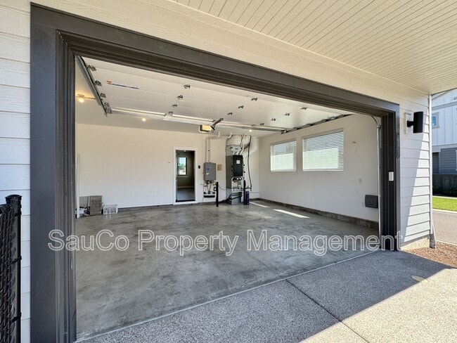 Building Photo - 5575 SE 80th Ave