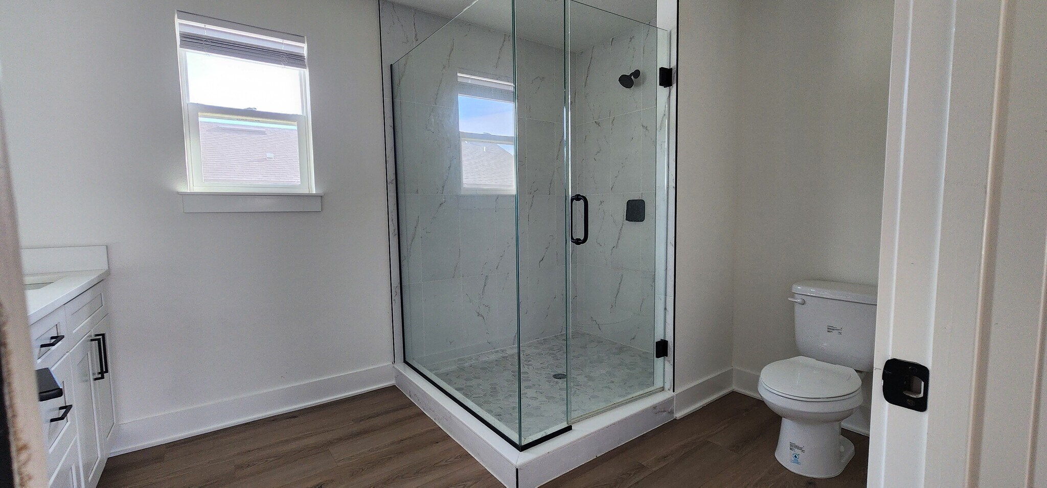 Primary Suite Bathroom - 2027 Peel Ave