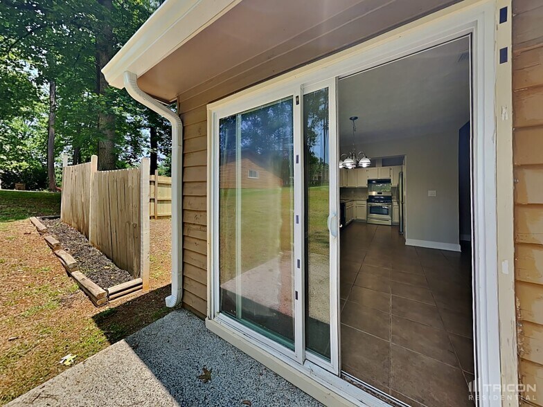Building Photo - 4765 Jamerson Forest Cir