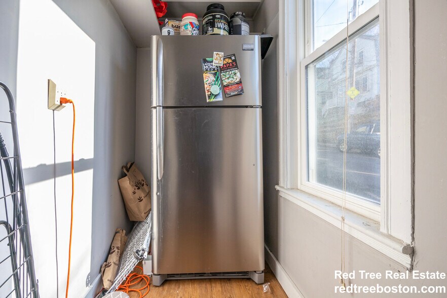 Building Photo - 7 Sunset St