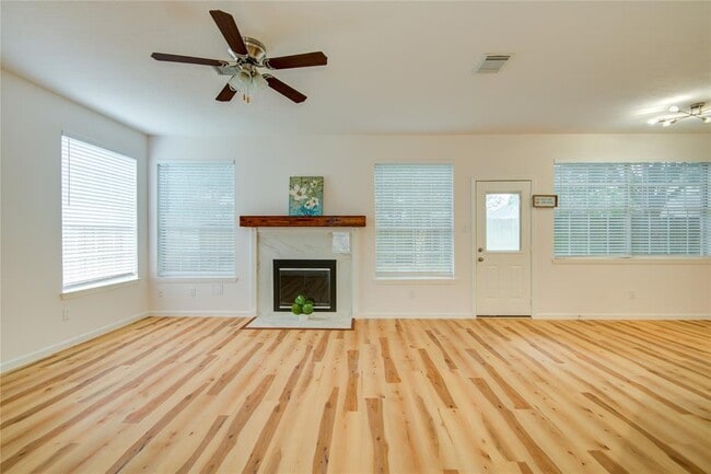 Building Photo - 1810 Oakleaf Cir