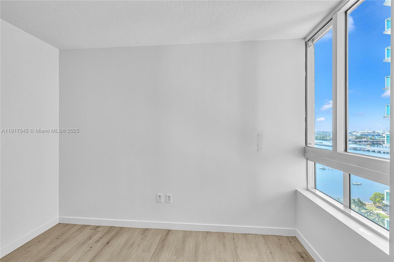 Building Photo - 1900 N Bayshore Dr