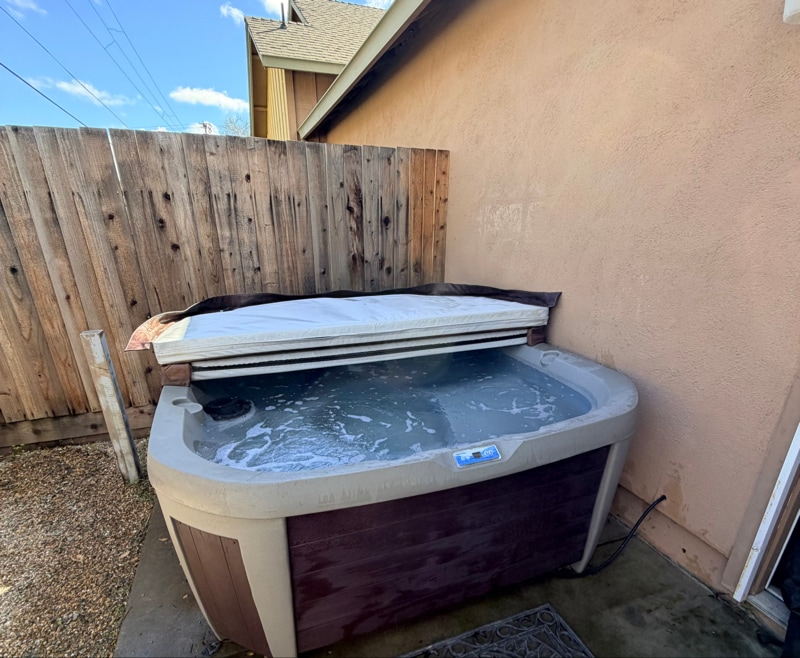 Building Photo - 412 N Cloverdale Blvd